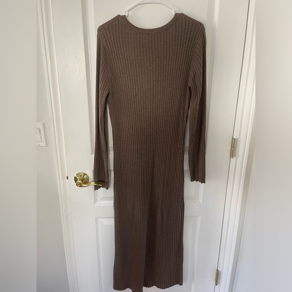 Ribbed V-Neck Long Sleeve Brown Maxi Dress - Picture 2 of 2